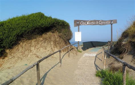 donne nudissimi|Nudi al mare. Guida alle spiagge naturiste d’Italia